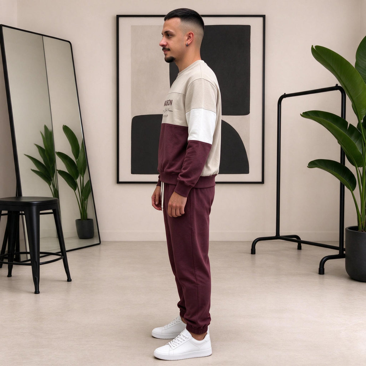 Completo felpa e pantaloni beige e bordeaux Maison – vista laterale