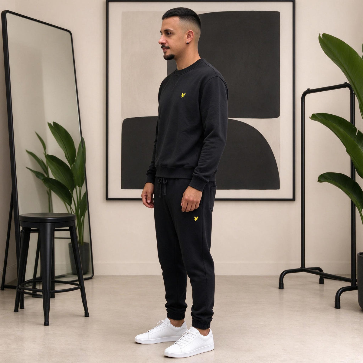 Felpa Lyle & Scott nera – vista laterale