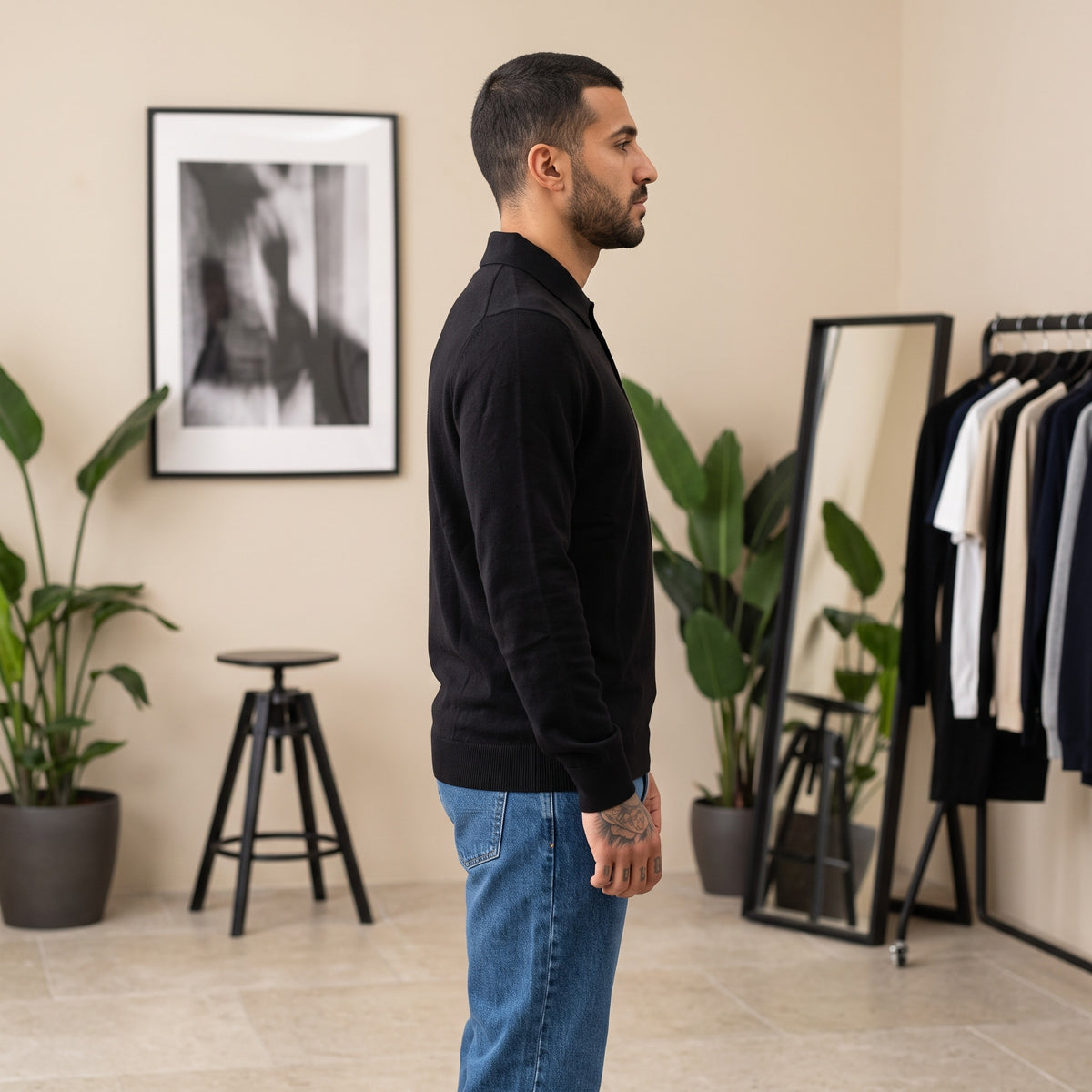 Maglia polo a maniche lunghe nera Lyle & Scott – vista laterale
